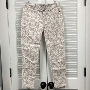 “Lace” cropped pants by Per Se. Cream colored lace and tan background color sz 4